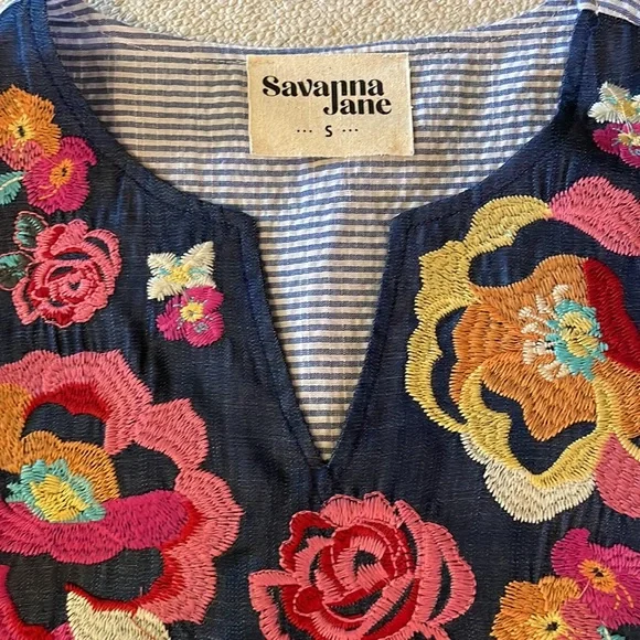 Cute floral/stripe top Size smalll - Picture 5 of 5